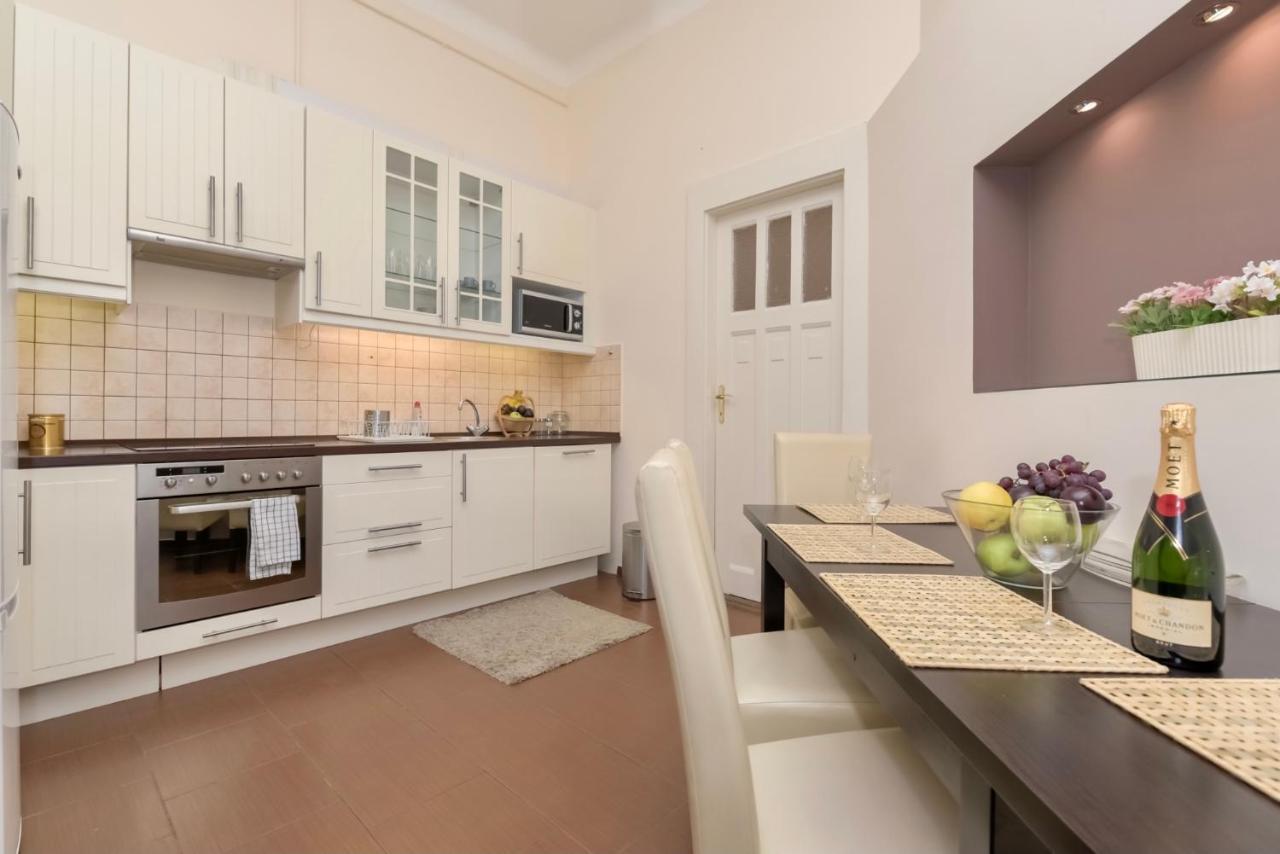 Corvina Apartment Budapest With Free Private Parking Bagian luar foto