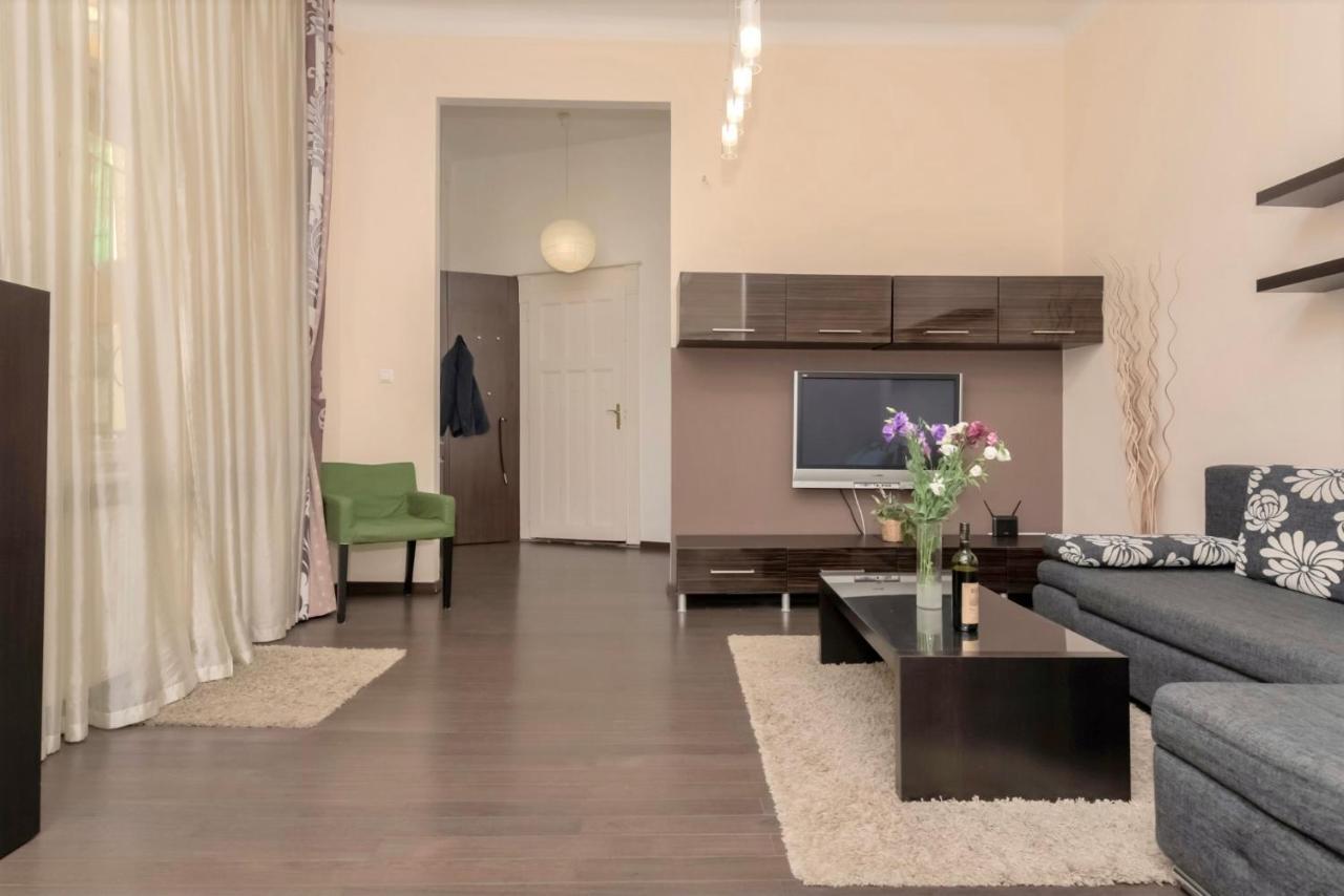 Corvina Apartment Budapest With Free Private Parking Bagian luar foto