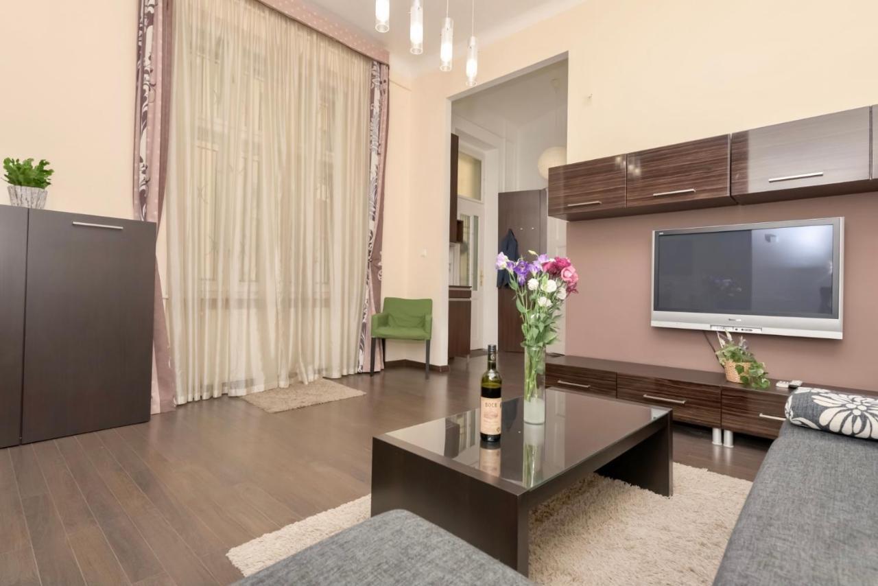 Corvina Apartment Budapest With Free Private Parking Bagian luar foto