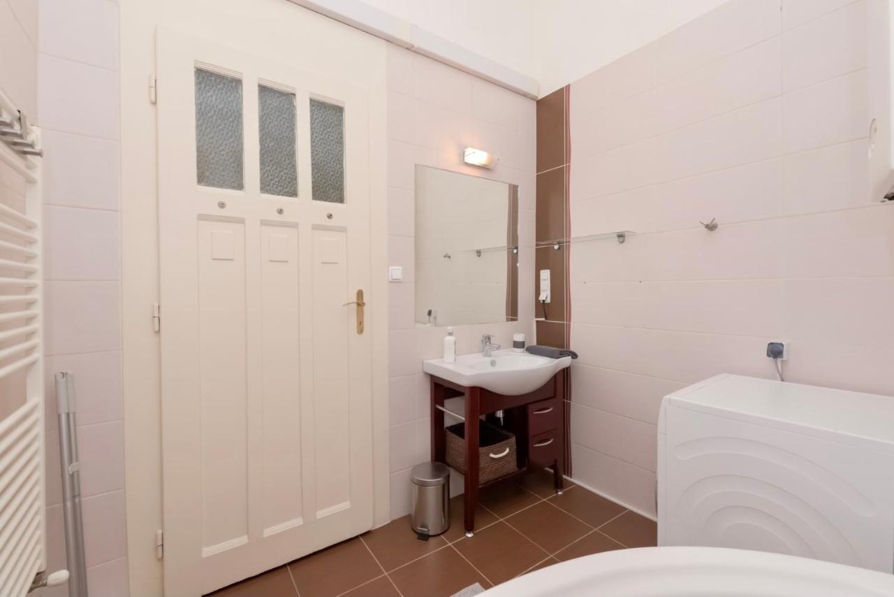 Corvina Apartment Budapest With Free Private Parking Bagian luar foto