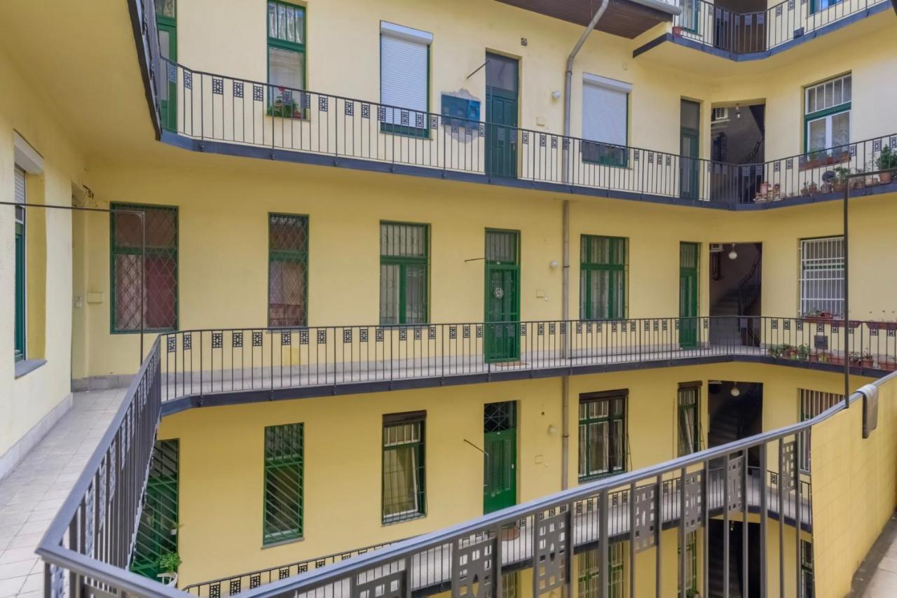 Corvina Apartment Budapest With Free Private Parking Bagian luar foto